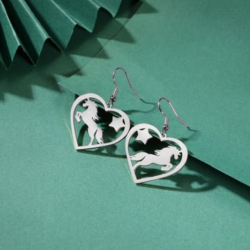 Boucles d'oreilles cheval : le choix parfait pour briller
